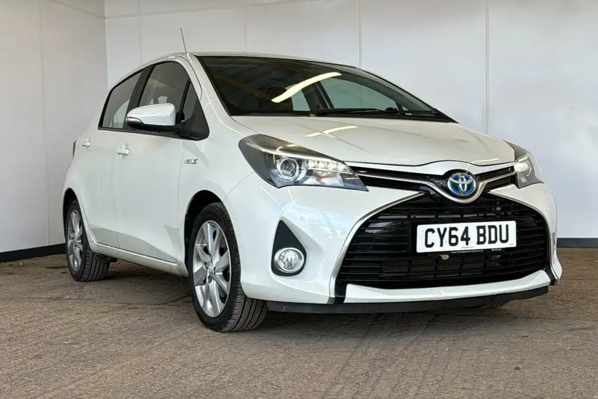 2014-toyota-yaris-15-vvt-i-excel-hybrid-big-0
