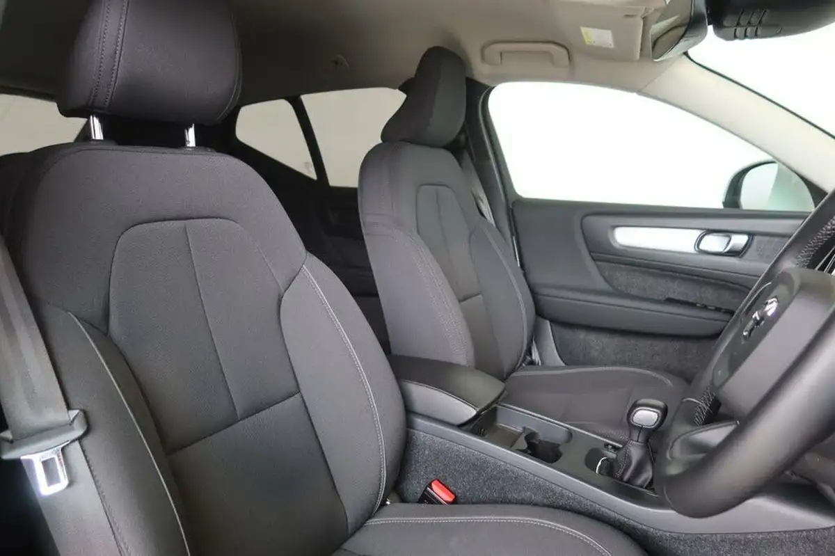 2021-volvo-xc40-15-t3-momentum-161bhp-big-10