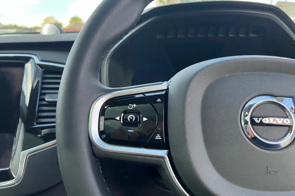 2024-volvo-xc90-20-t8-ultimate-dark-big-10
