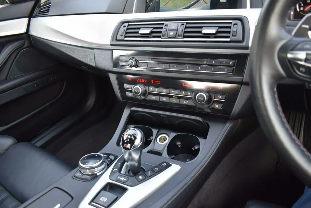2014-bmw-5-series-44-m5-big-12