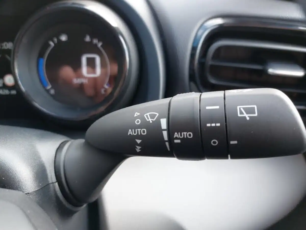 2021-toyota-yaris-15-vvt-i-excel-big-14