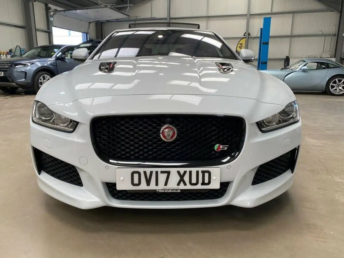 2017-jaguar-xe-30i-v6-sc-s-380ps-ss-big-14