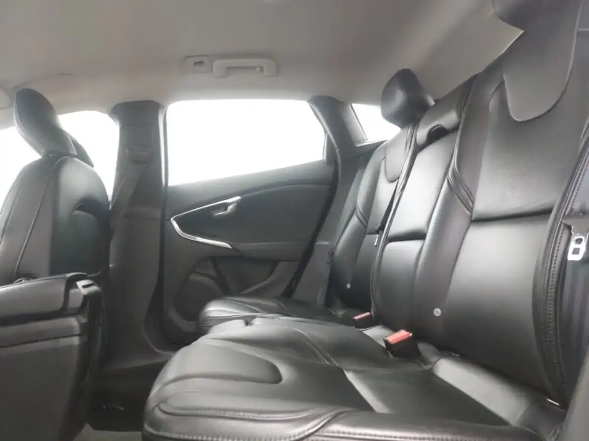 2016-volvo-v40-20td-d4-se-lux-big-5