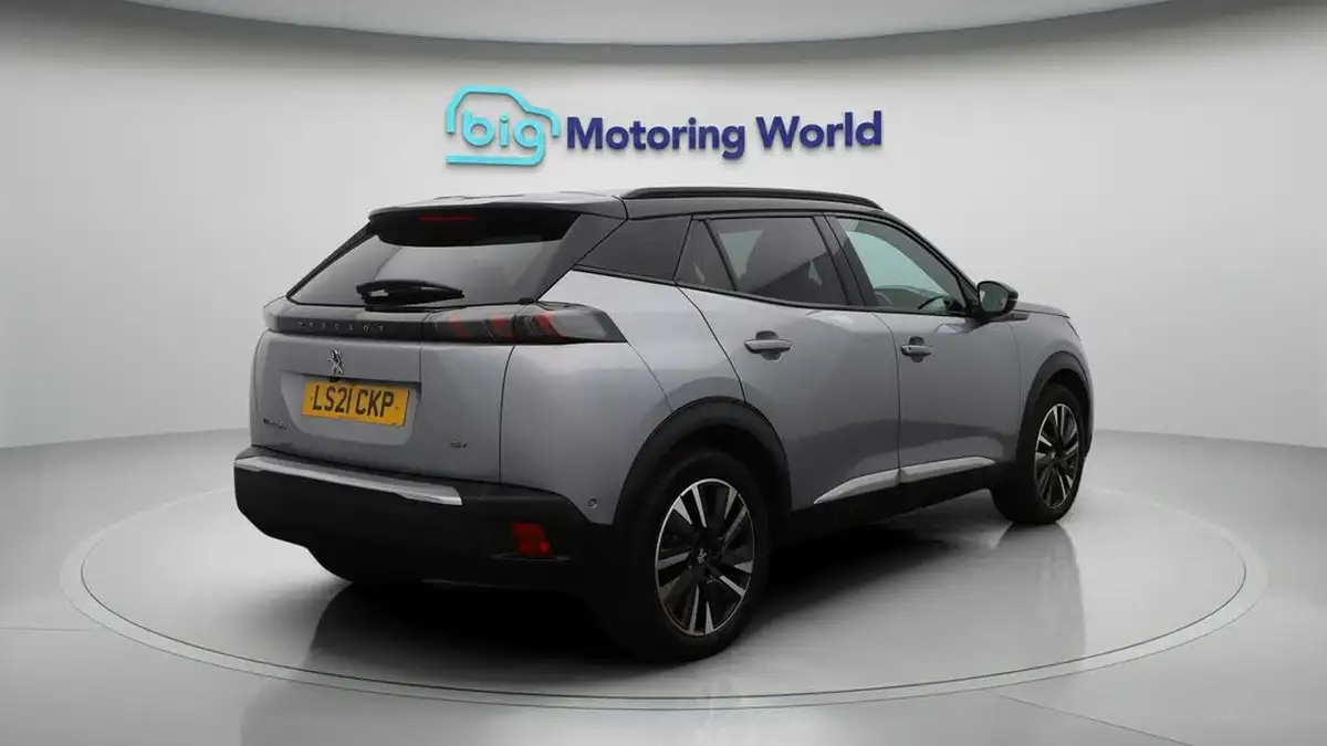 2021-peugeot-2008-suv-e-gt-premium-big-7