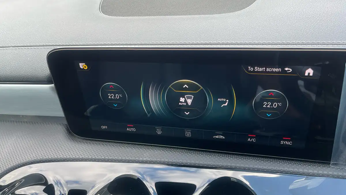 2021-mercedes-benz-cla-big-24