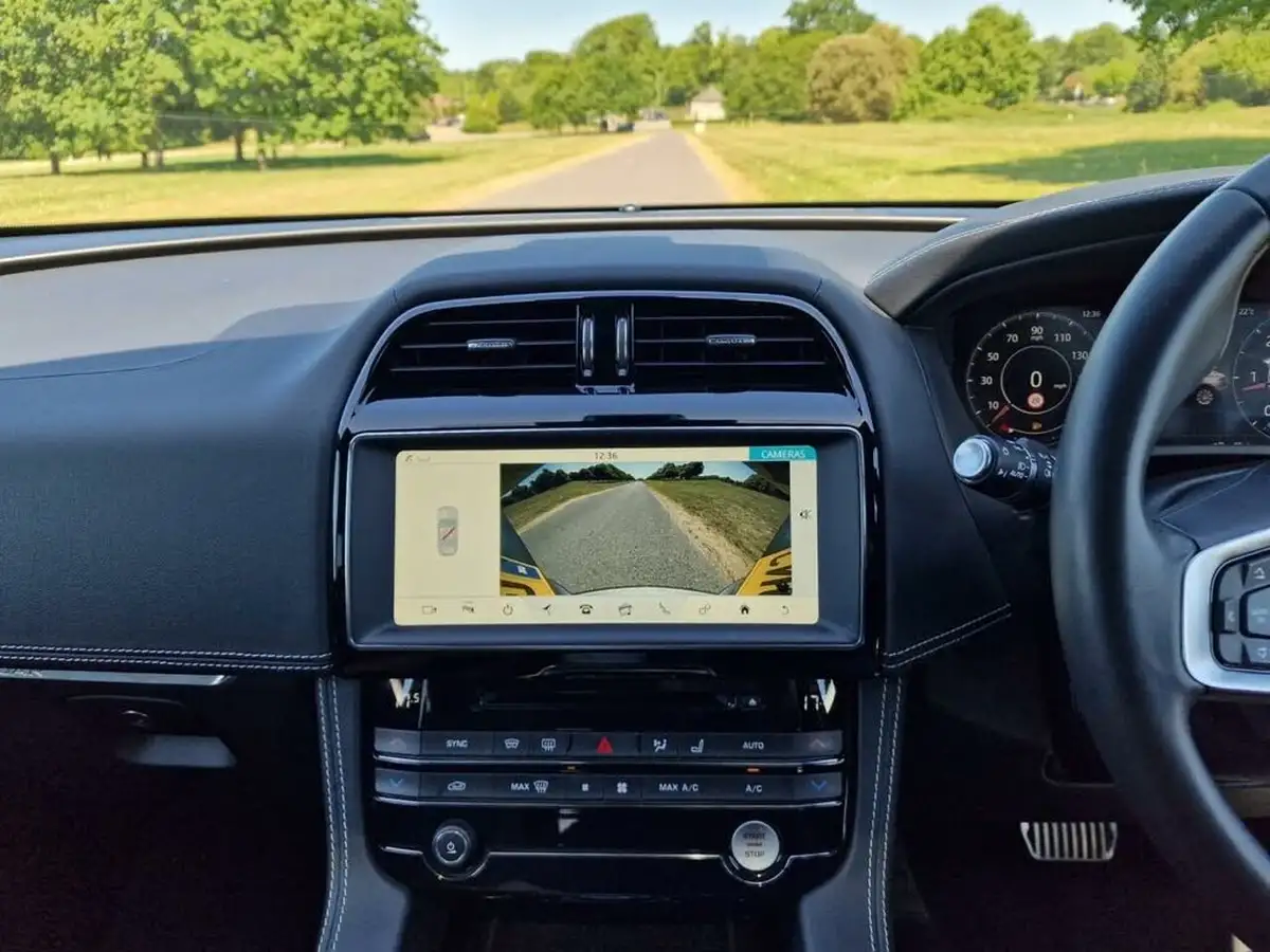 2020-jaguar-f-pace-20-i4d-chequered-flag-240ps-big-13