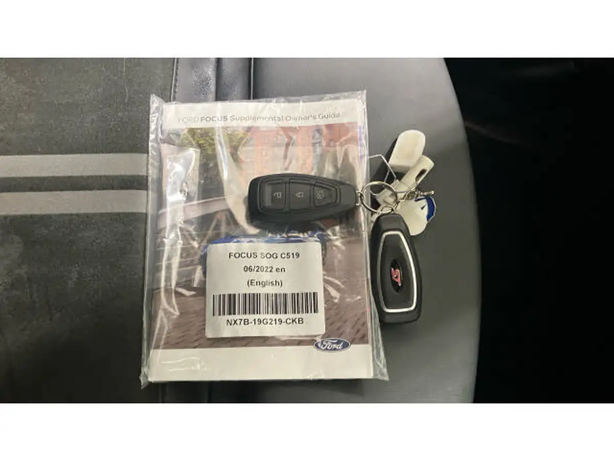 2023-ford-focus-23t-st-hatchback-big-18