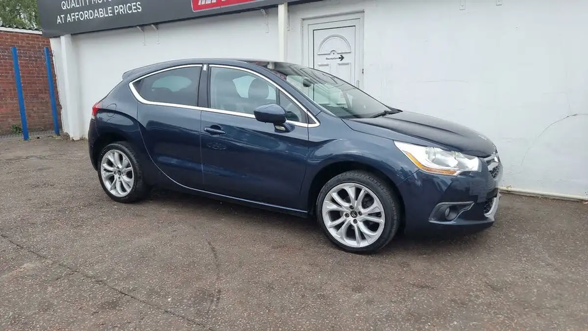 2013-citroen-ds4-16td-dstyle-big-16