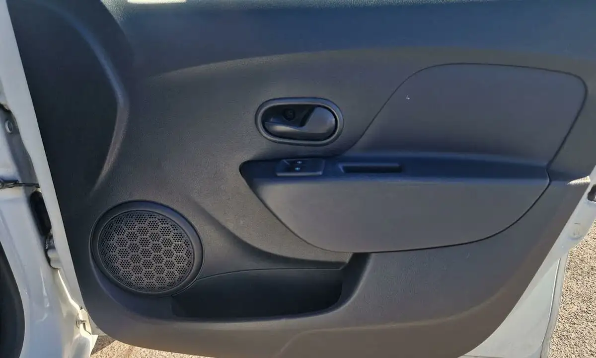 2017-dacia-sandero-10-sce-ambiance-big-45