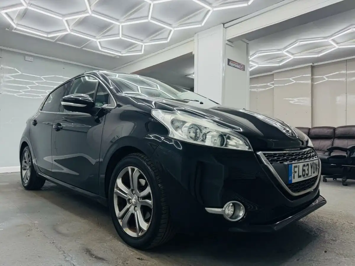 2013-peugeot-208-14td-allure-14hdi-5d-big-0