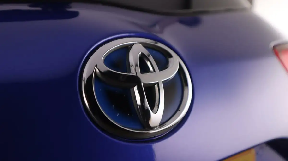 2018-toyota-yaris-15-vvt-i-icon-hybrid-big-19