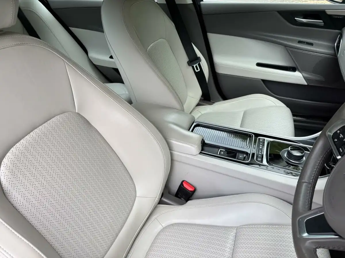 2018-jaguar-xe-20d-portfolio-180ps-1999cc-auto-big-7