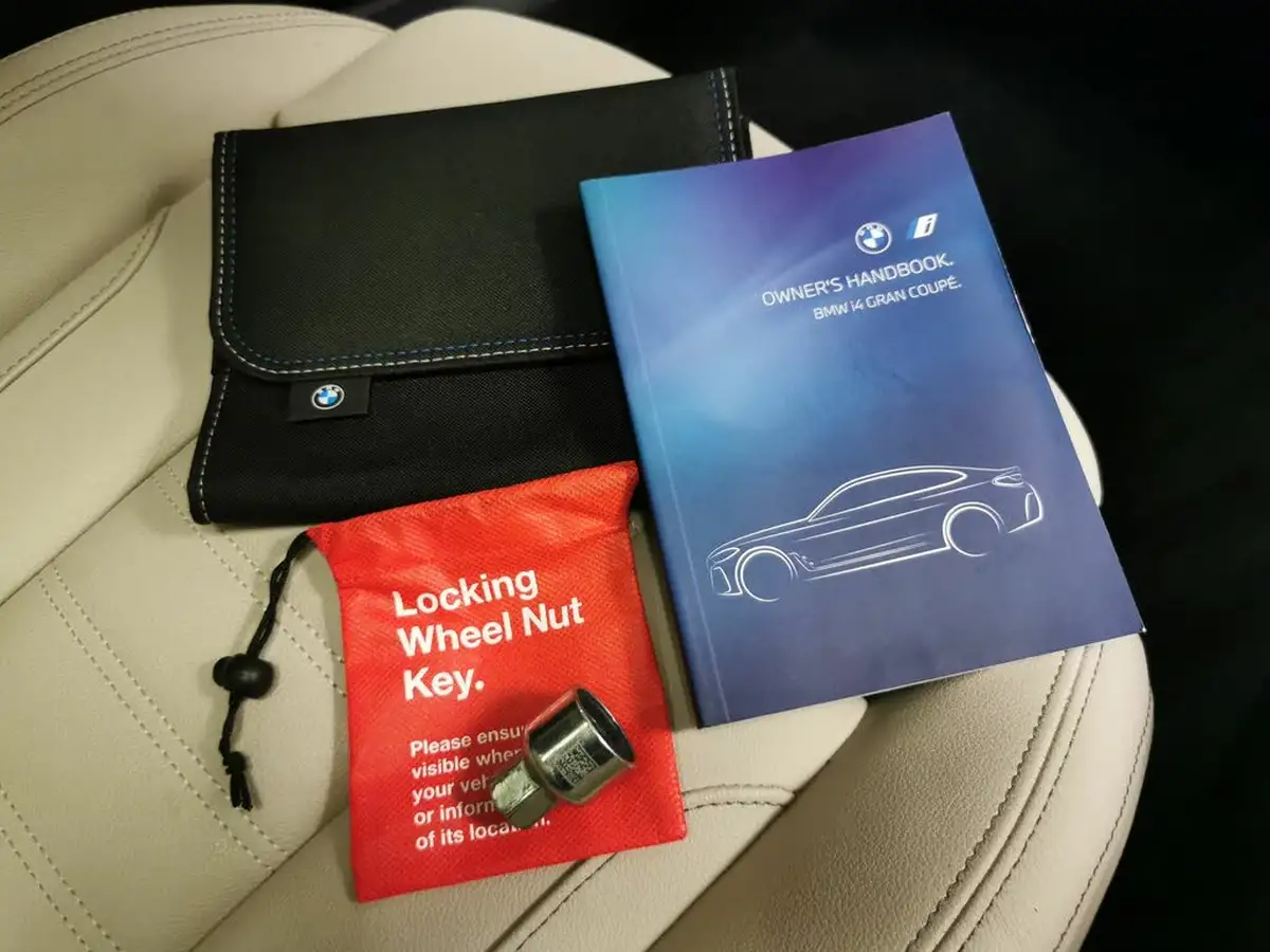 2023-bmw-i4-e-m50-big-41