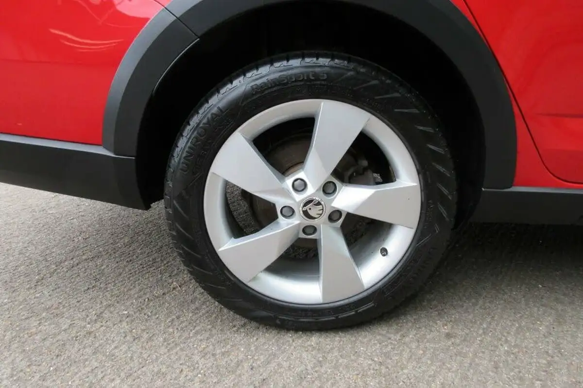2018-skoda-octavia-20tdi-scout-184ps-dsg-big-40