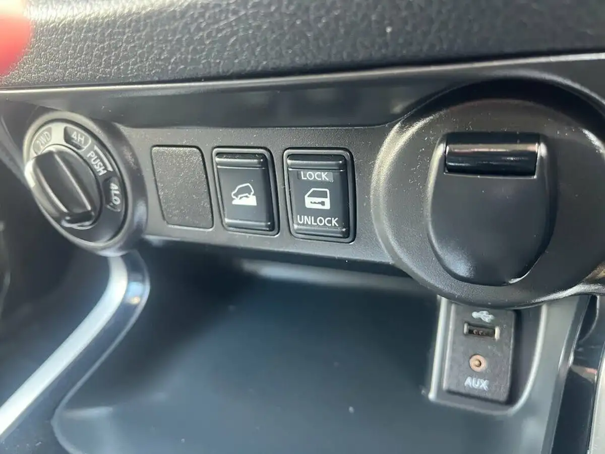 2017-nissan-navara-23dci-tekna-auto-big-27