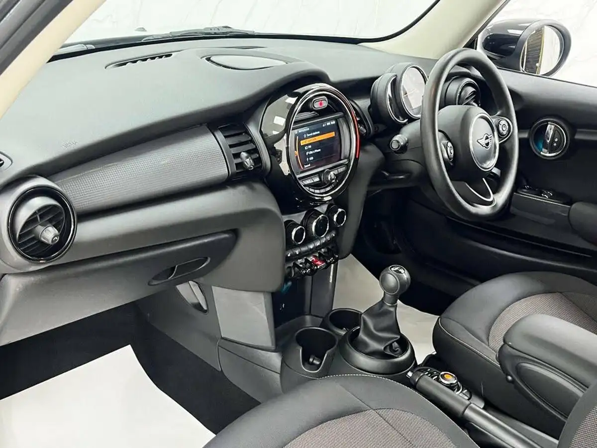 2020-mini-cooper-15-cooper-classic-nav-hatchback-3d-big-17