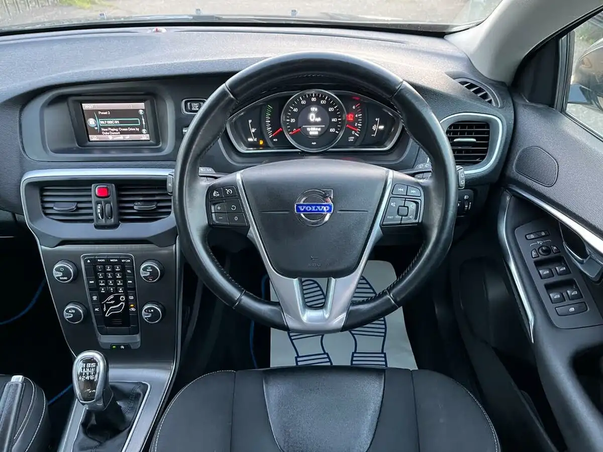 2013-volvo-v40-16td-d2-se-ss-big-18