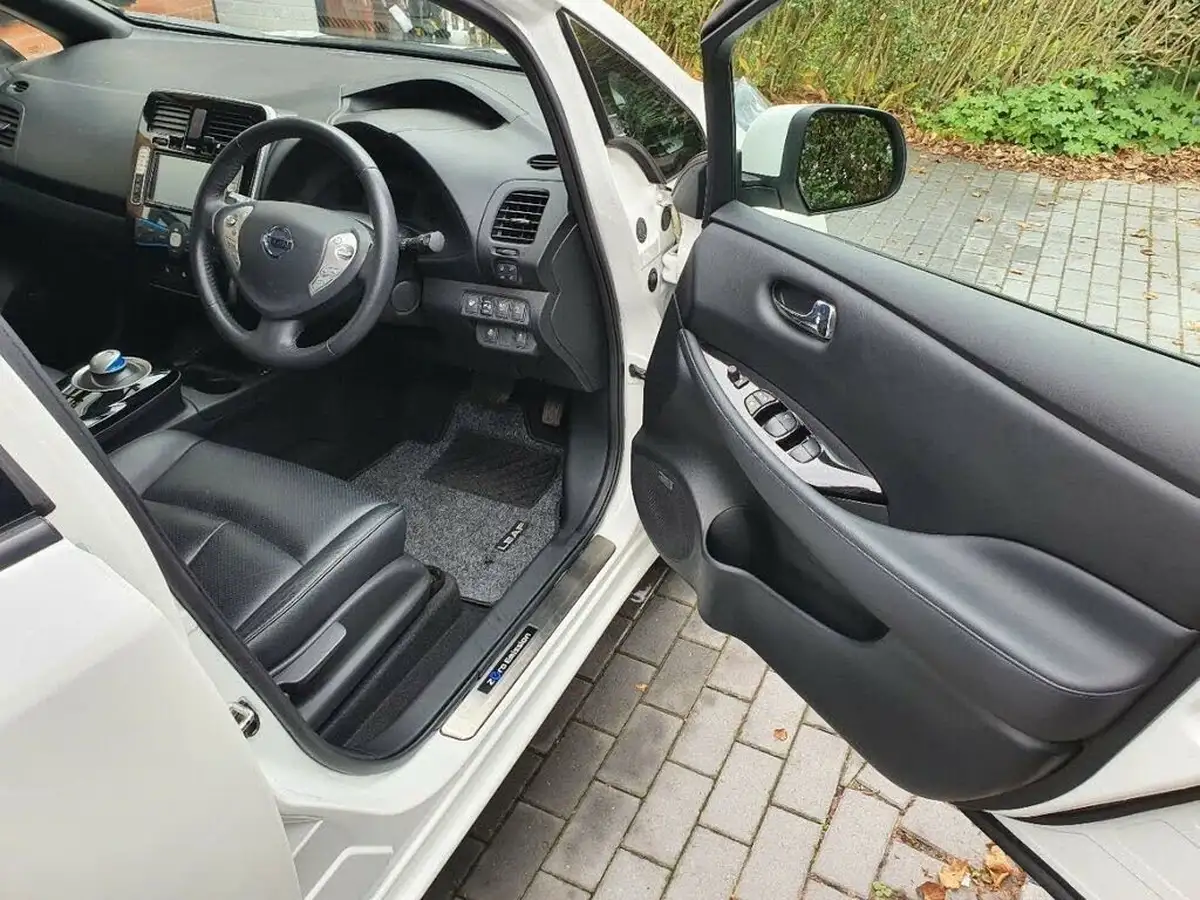 2016-nissan-leaf-e-tekna-30kwh-big-5