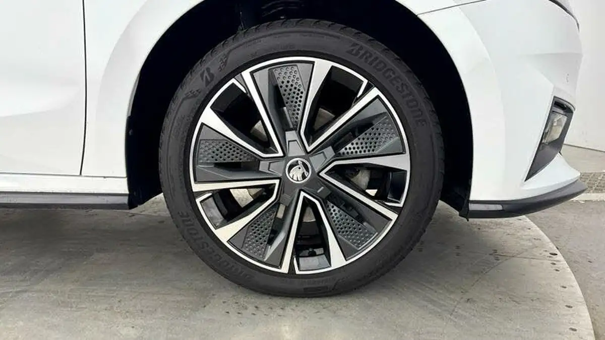 2023-skoda-fabia-15-tsi-monte-carlo-big-4