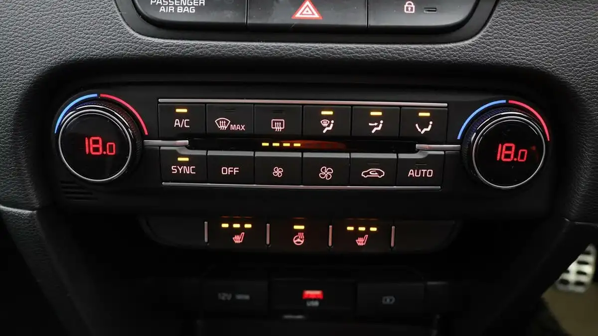 2021-kia-ceed-10-t-gdi-gt-line-big-11