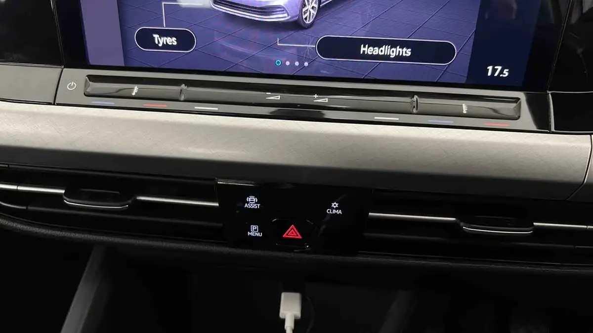 2020-volkswagen-golf-15-tsi-life-150ps-hatchback-big-44