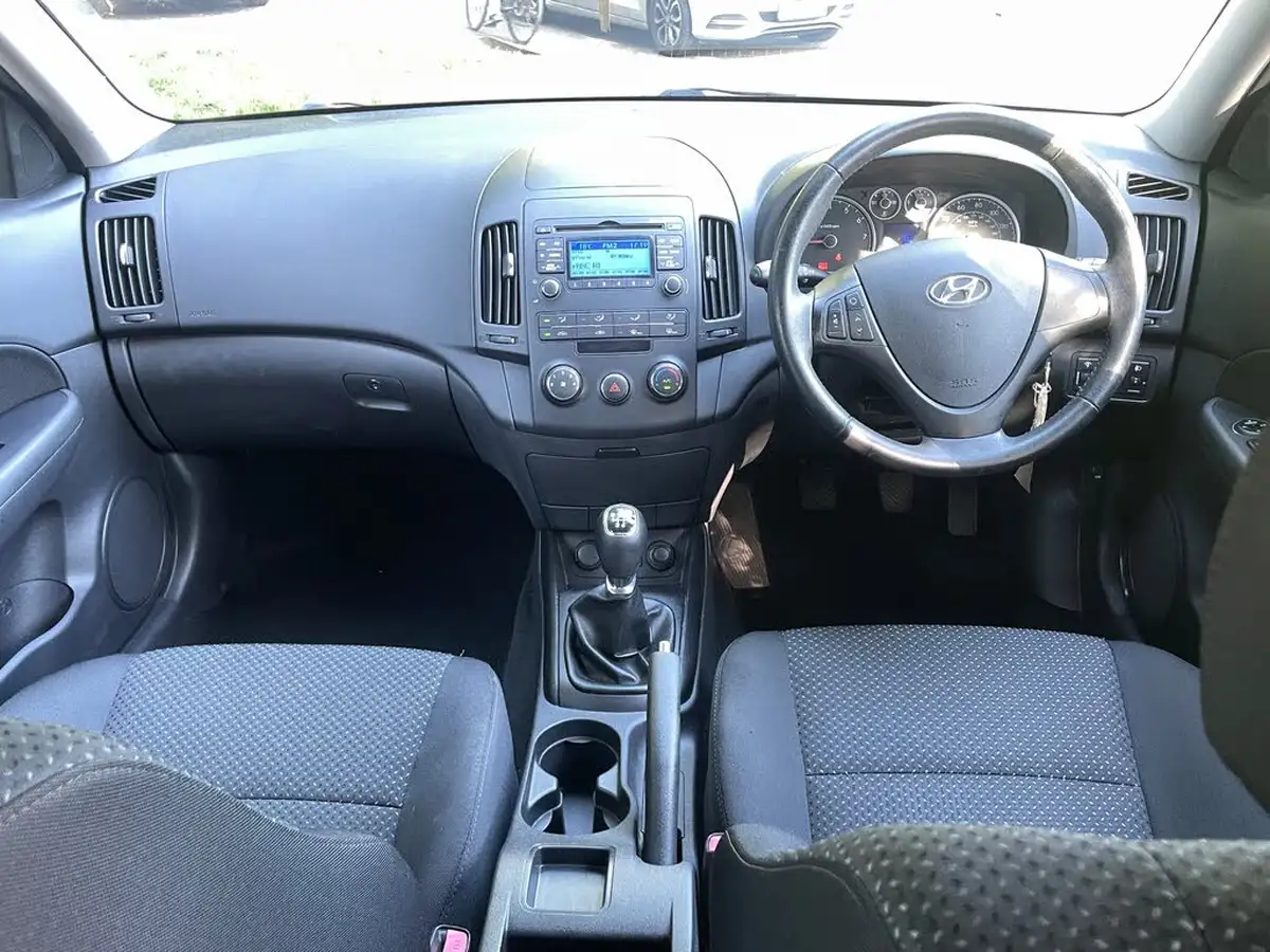 2011-hyundai-i30-14-comfort-109ps-isg-hatchback-big-11
