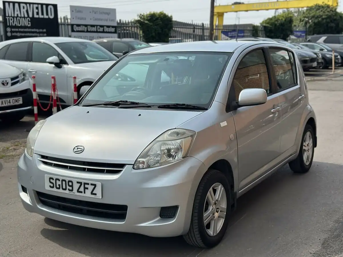 2009-daihatsu-sirion-13-se-big-1