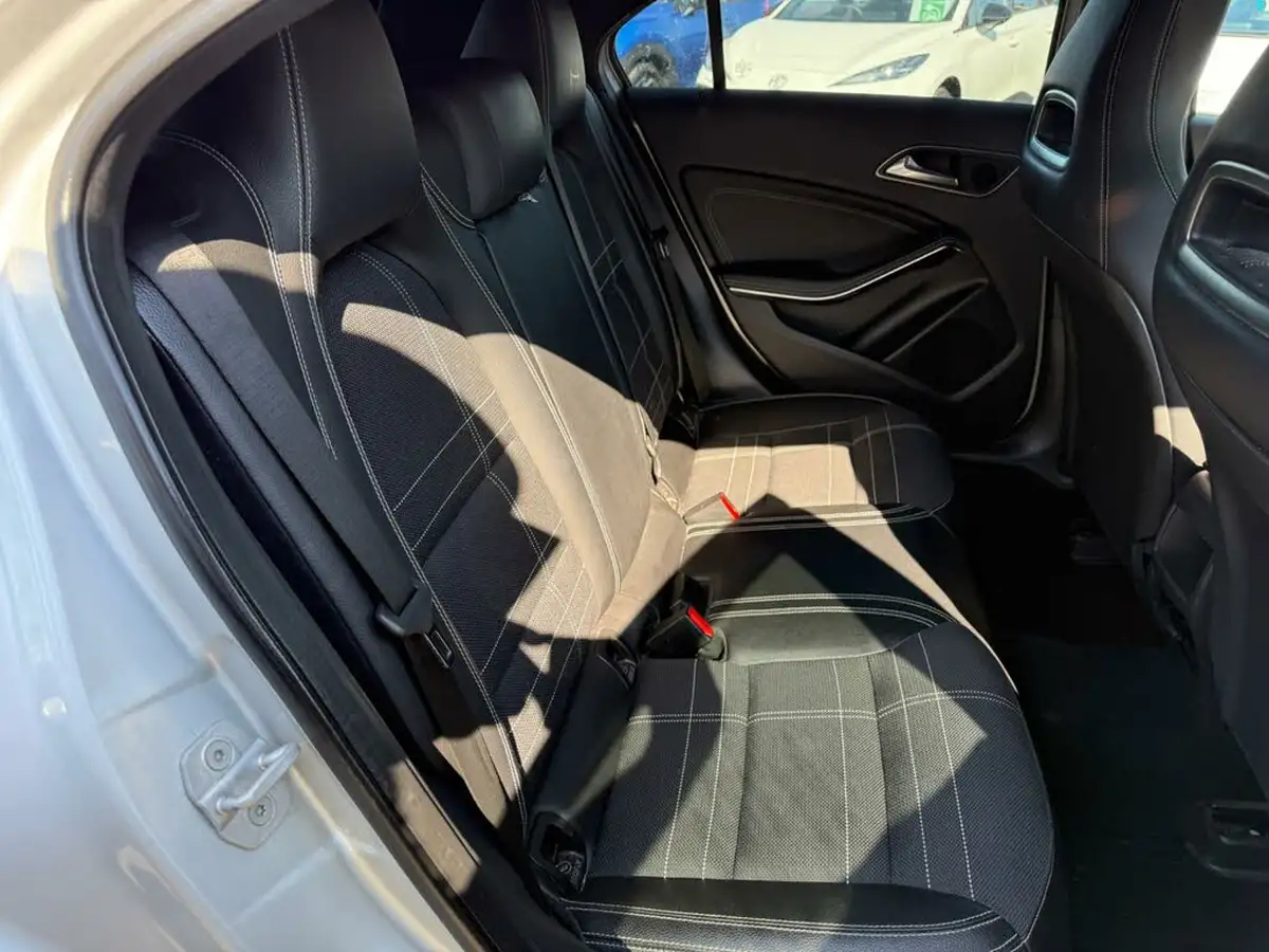 2014-mercedes-benz-a-class-18-cdi-a200-sport-7g-dct-big-24