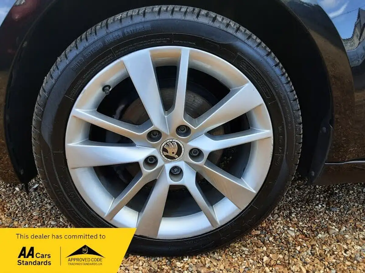 2017-skoda-octavia-16tdi-se-l-115ps-estate-1596cc-big-24