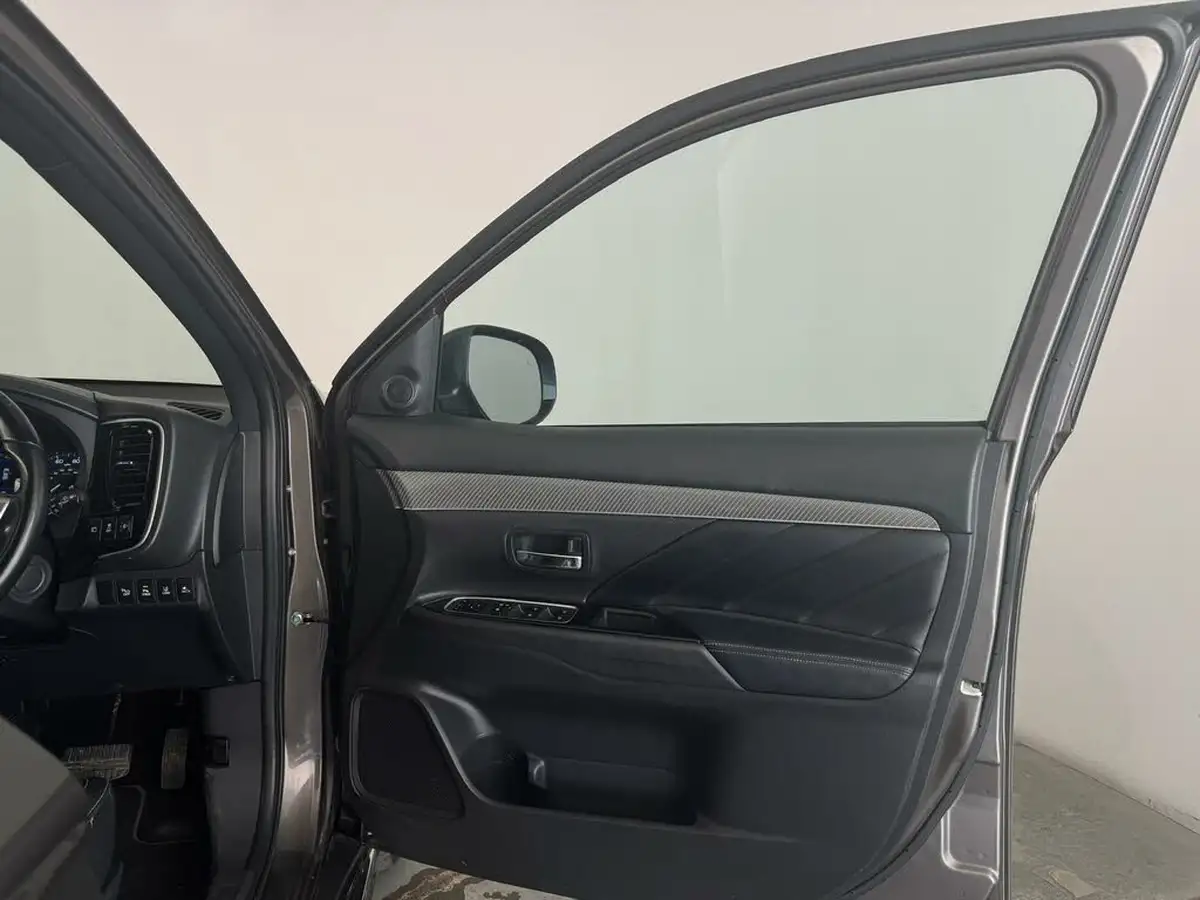 2021-mitsubishi-outlander-24-dynamic-safety-phev-big-45
