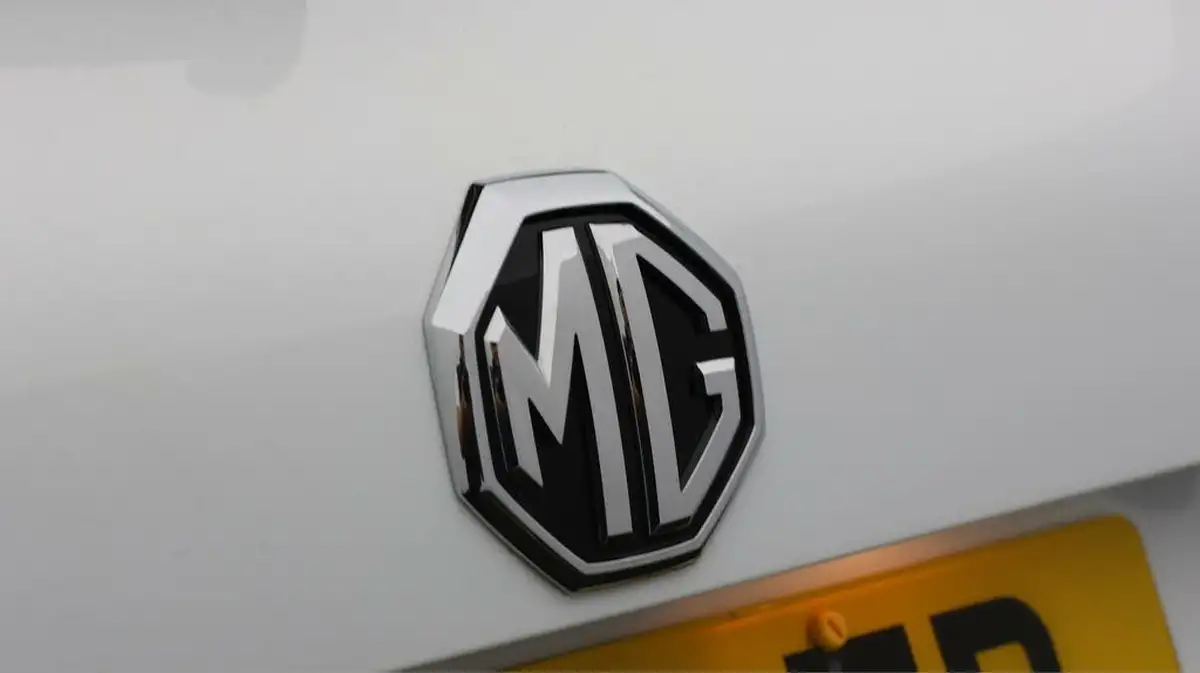 2022-mg-hs-15t-gdi-exclusive-162ps-big-19