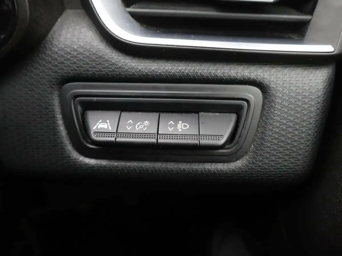 2022-renault-clio-10-tce-iconic-edition-big-33