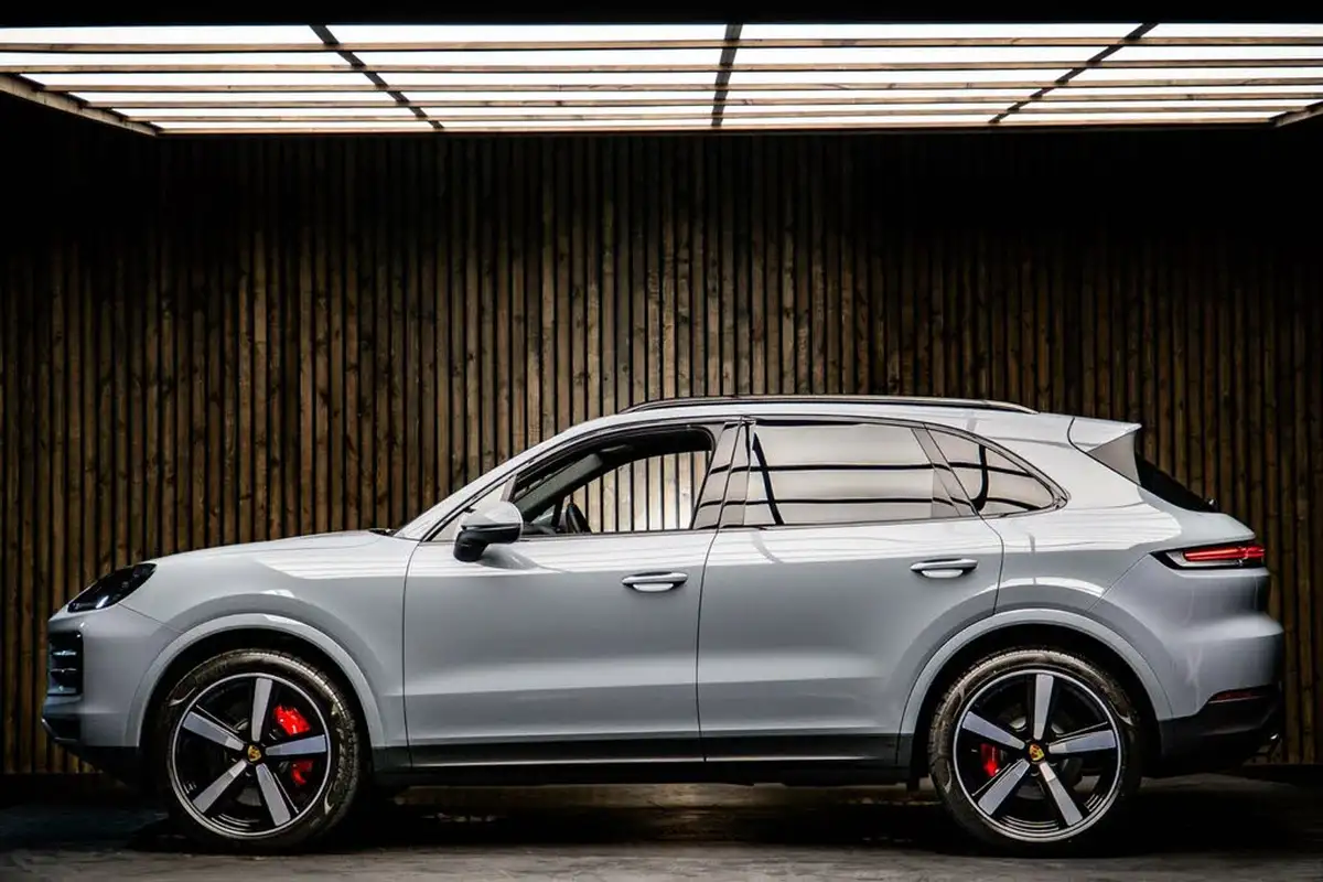 2023-porsche-cayenne-big-6