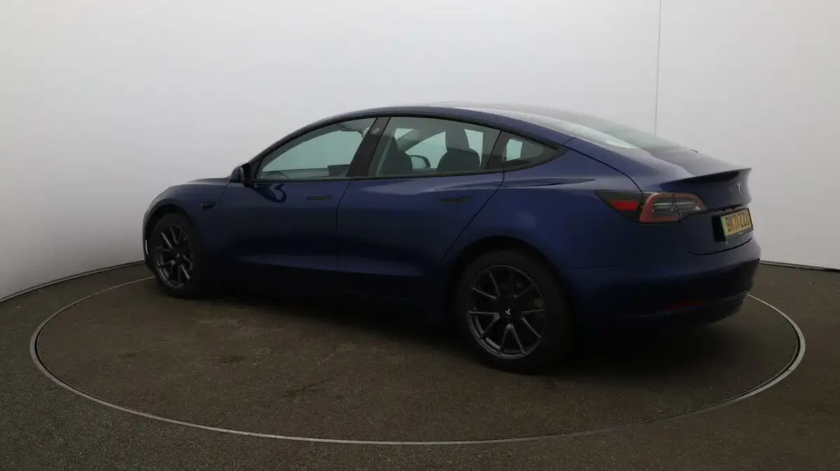 2021-tesla-model-3-e-long-range-awd-big-32
