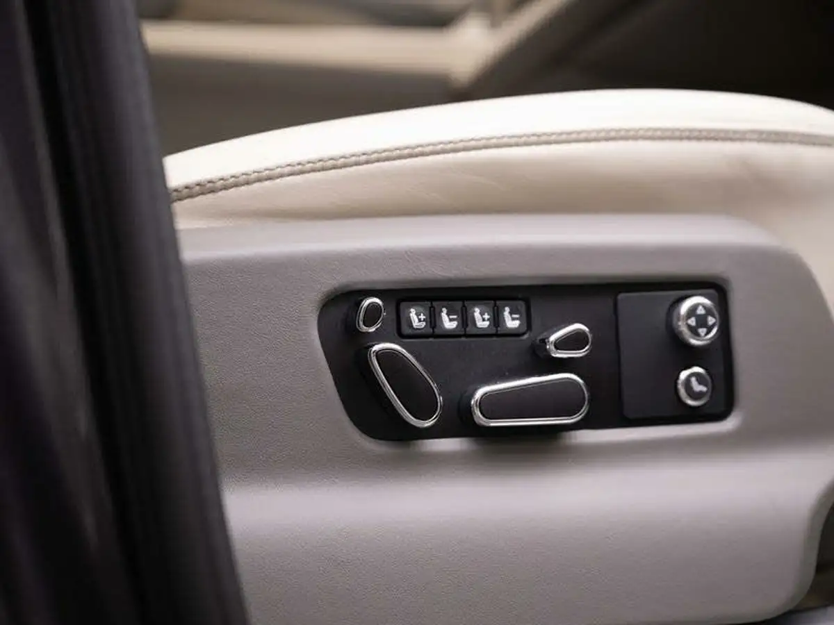 2023-bentley-bentayga-40-v8-extended-wheelbase-azure-big-40