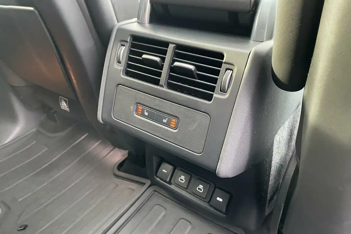2021-land-rover-discovery-30-d300-r-dynamic-hse-big-36