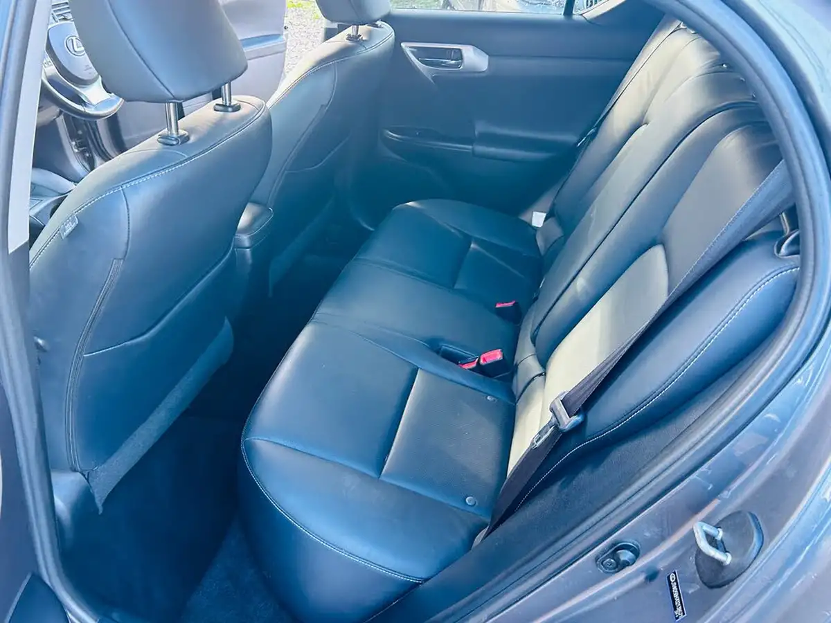 2013-lexus-ct-200h-18-premier-big-14
