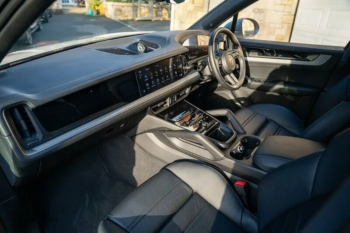 2024-porsche-cayenne-40-v8-station-wagon-big-39