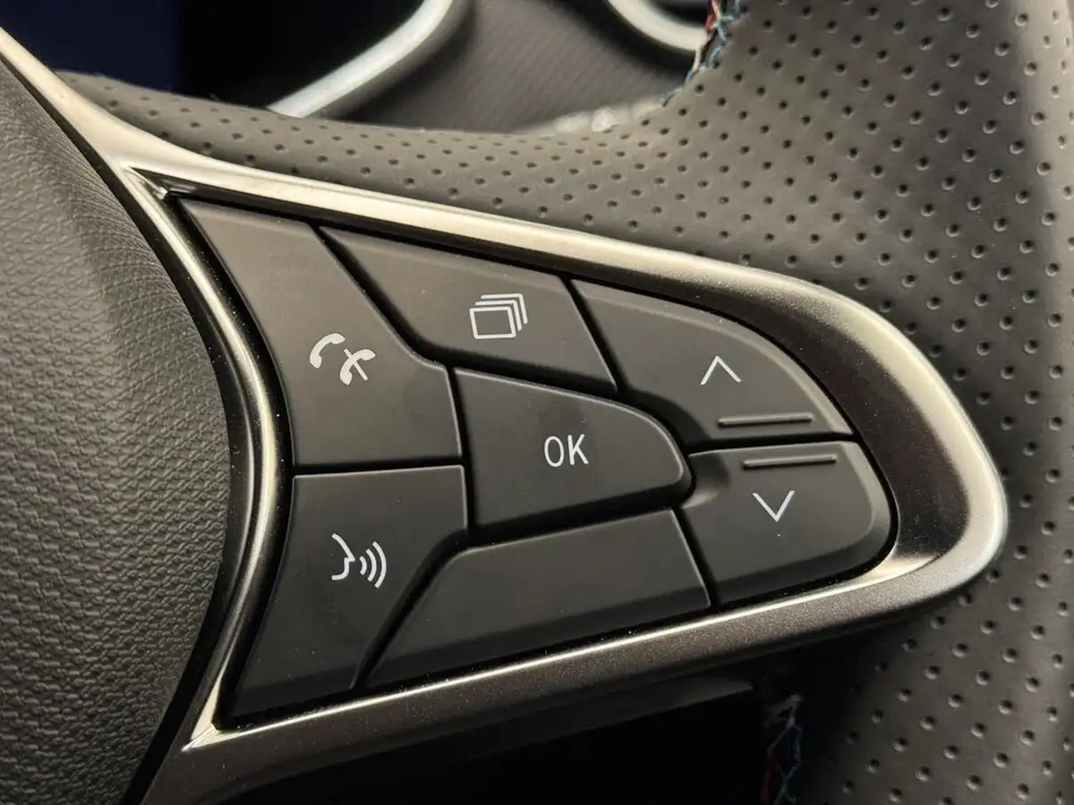 2024-renault-clio-16-esprit-alpine-big-27