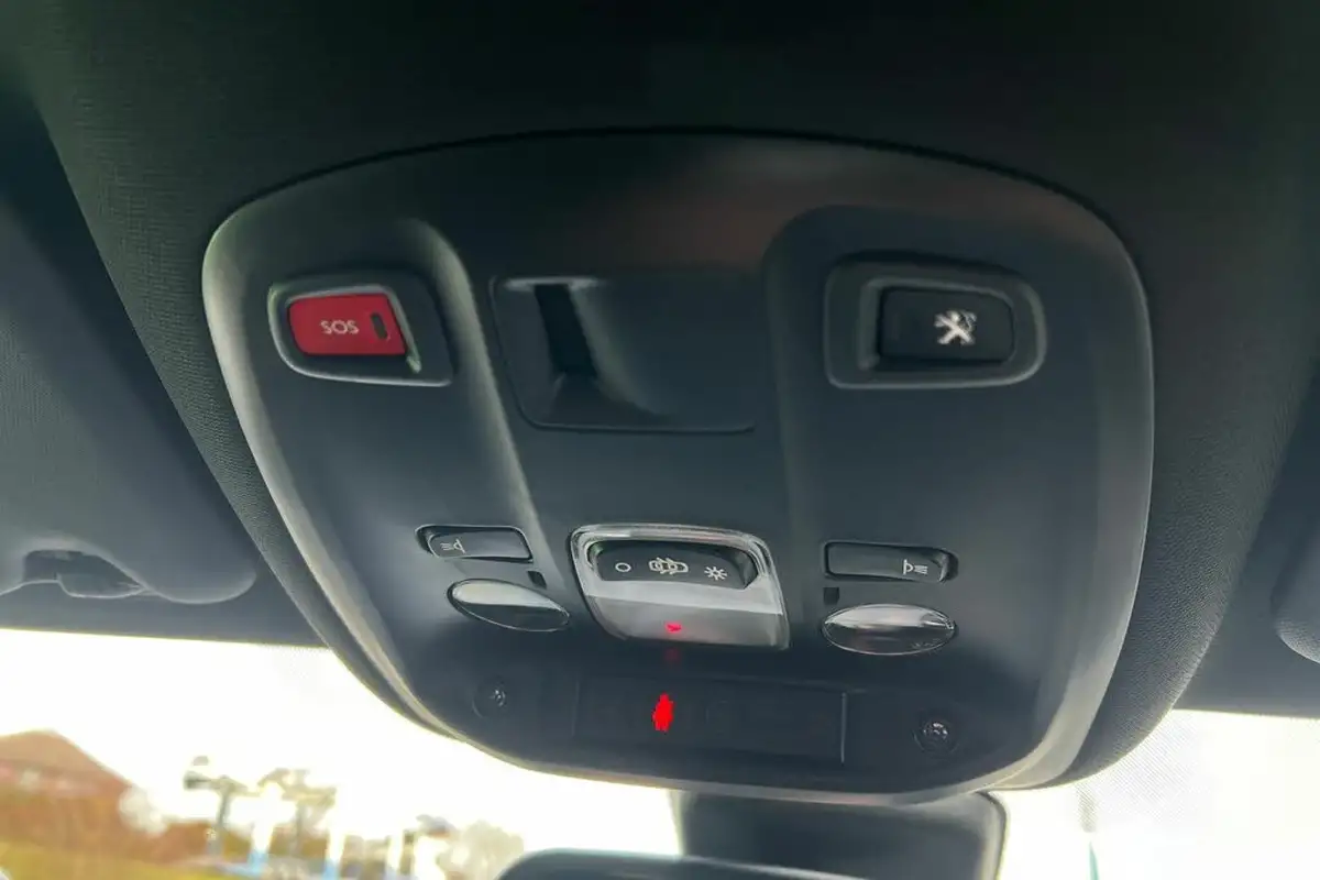 2019-peugeot-308-16-puretech-gti-big-37