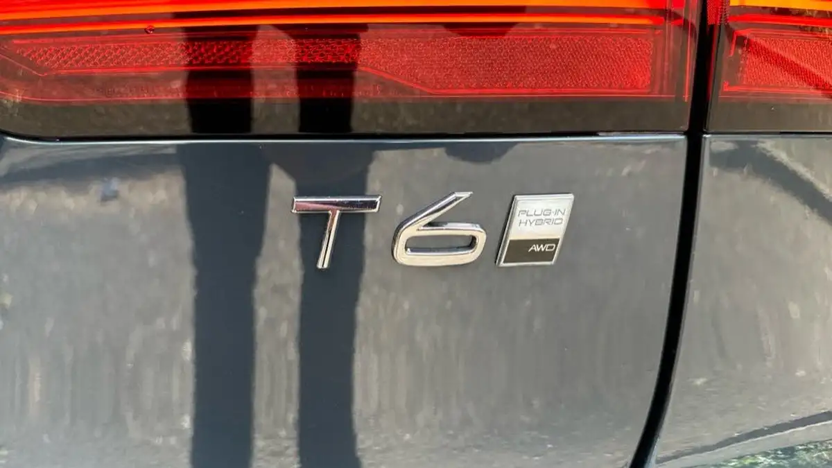 2024-volvo-v90-20-t6-r-design-big-43
