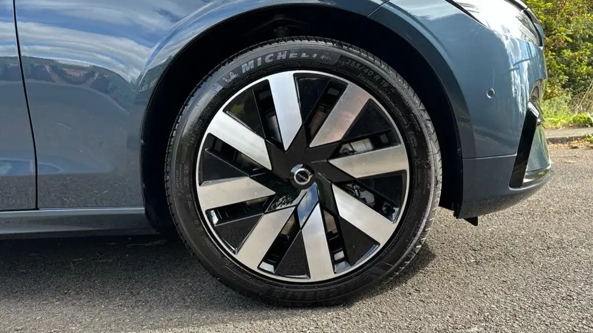 2024-volvo-v90-20-t6-r-design-big-15