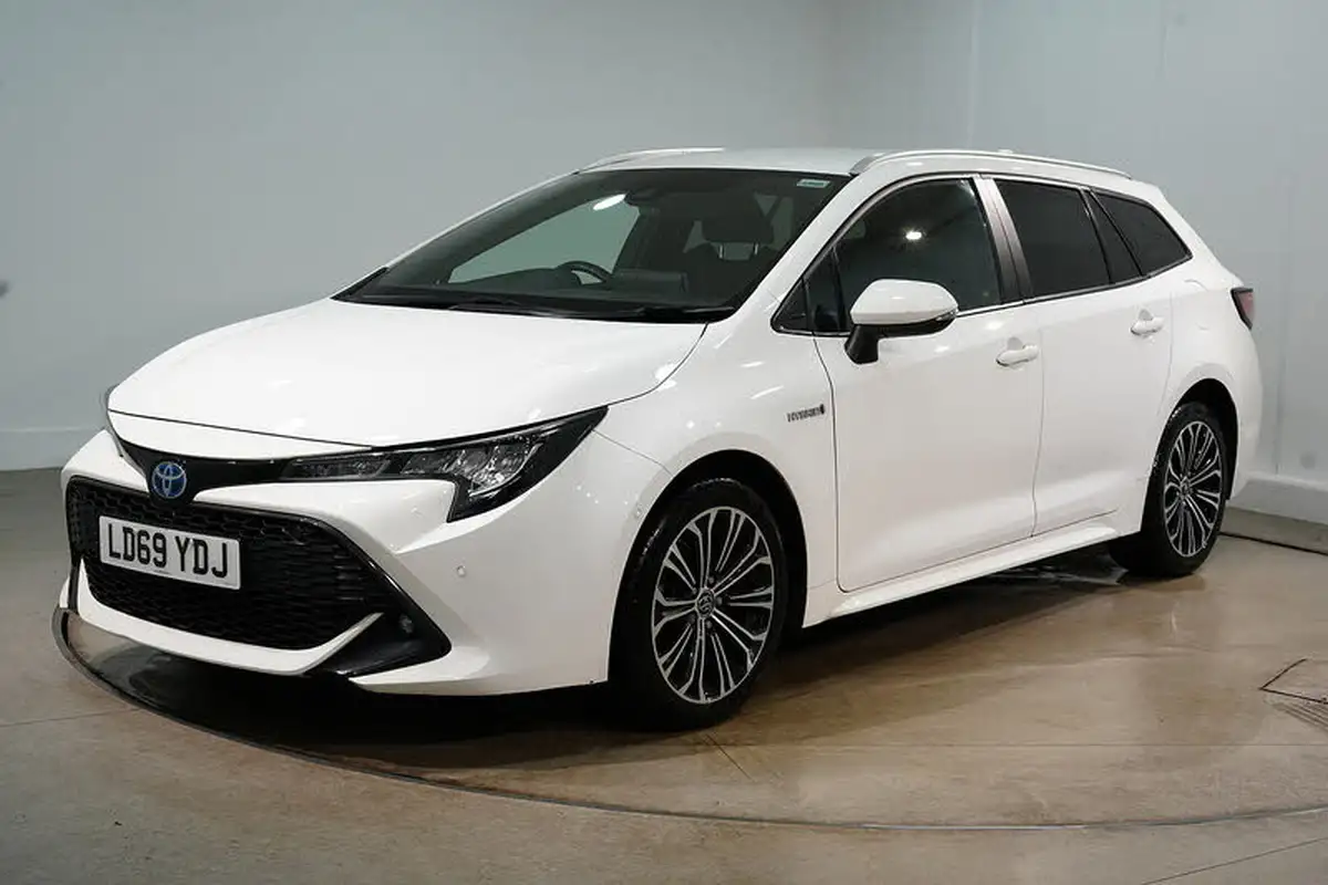 2019-toyota-corolla-18-vvt-i-design-trk-touring-sports-5d-big-7