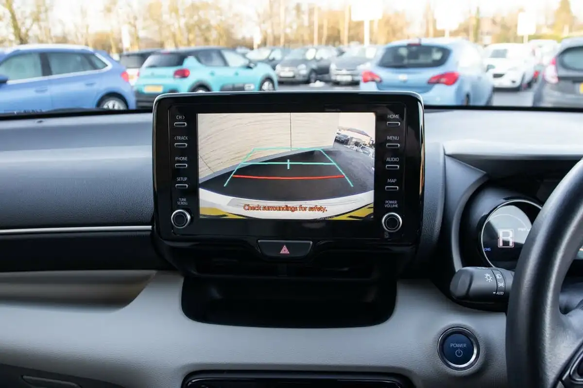 2022-toyota-yaris-15-vvt-i-excel-big-28