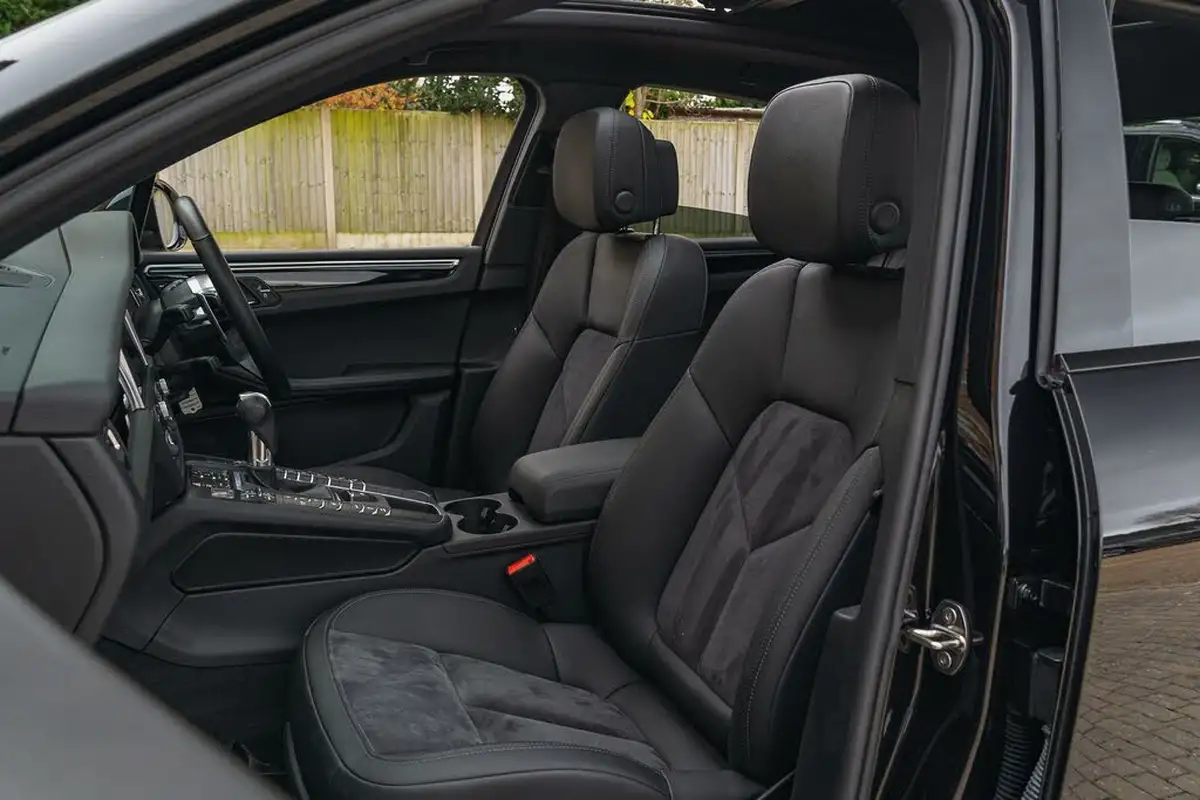 2020-porsche-macan-30-s-big-35