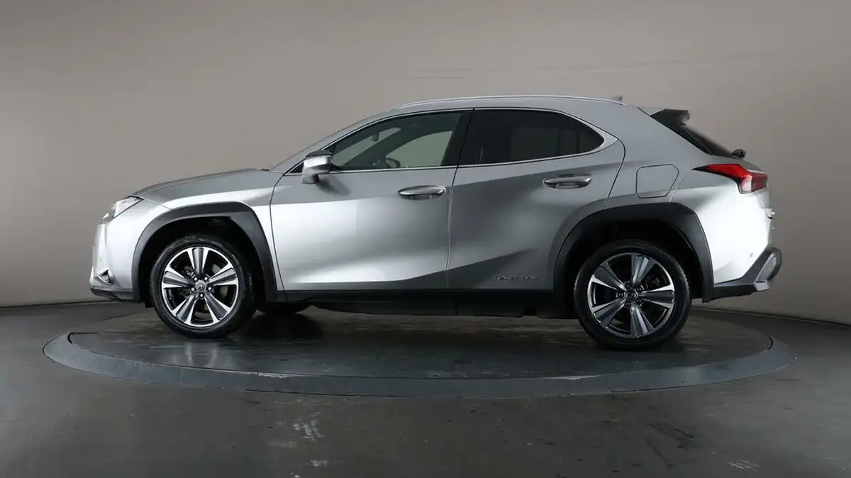 2021-lexus-ux-300e-e-ux-big-33