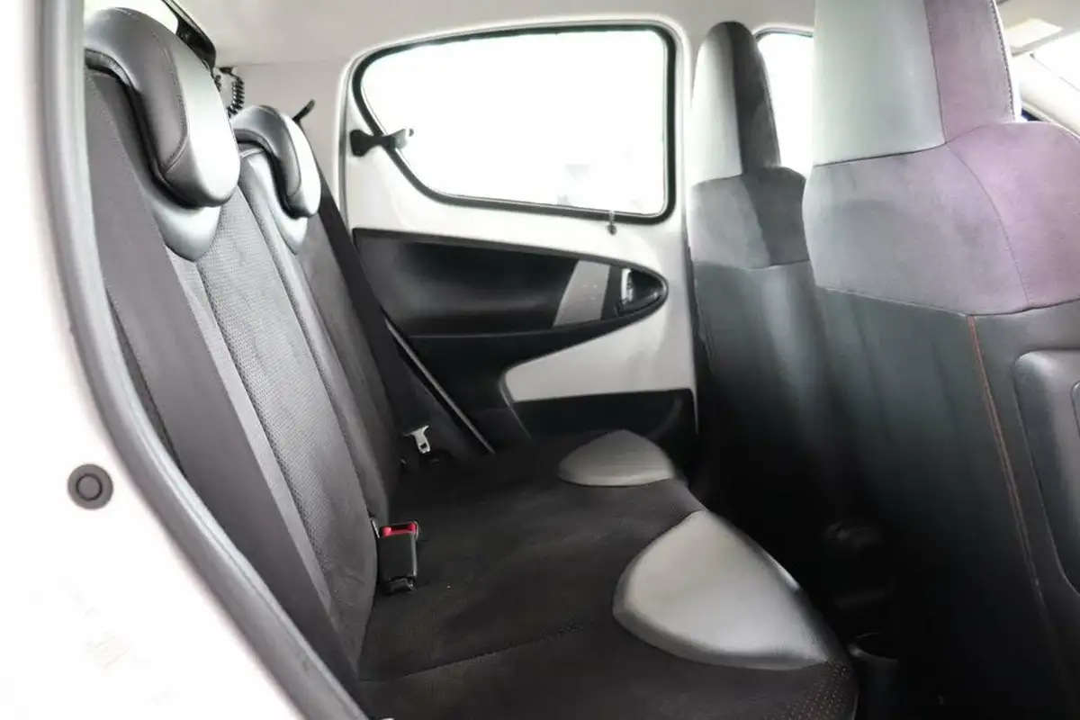 2012-toyota-aygo-10-aygo-ice-vvt-i-5d-mm-big-25