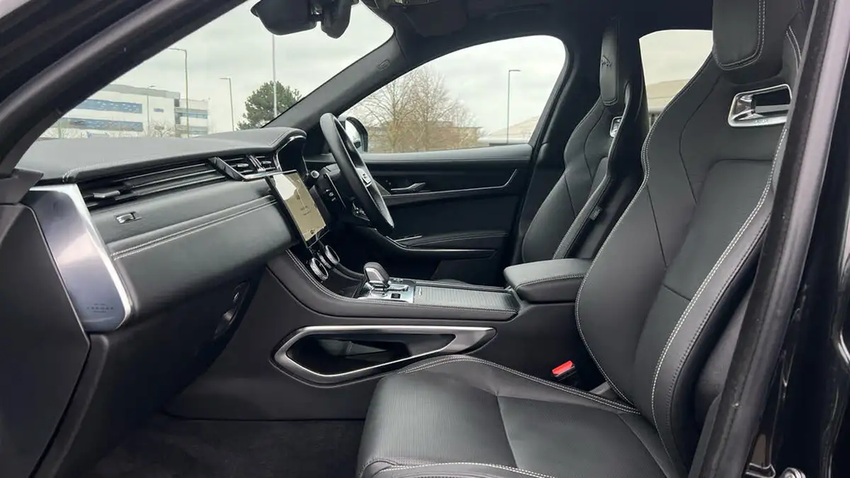 2024-jaguar-f-pace-20-d200-r-dynamic-hse-black-big-2