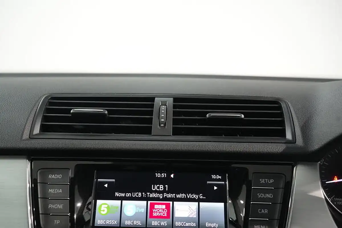 2015-skoda-fabia-12-tsi-se-109ps-hatchback-dsg-big-31