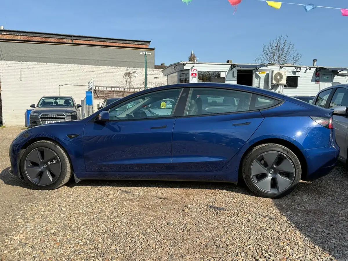 2022-tesla-model-3-e-long-range-big-18